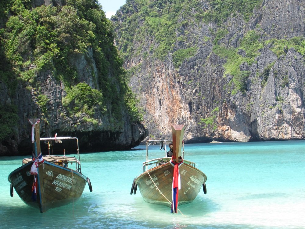Thai long boats