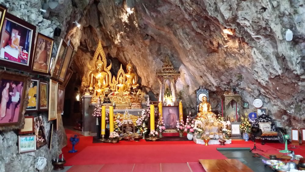 Wat Tham Pha Plong Buddhist Temple complex