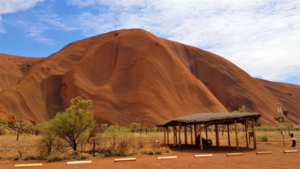 Uluru travel guide Kuniya walk Uluru