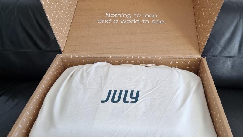 JULY Carry on Pro packaging