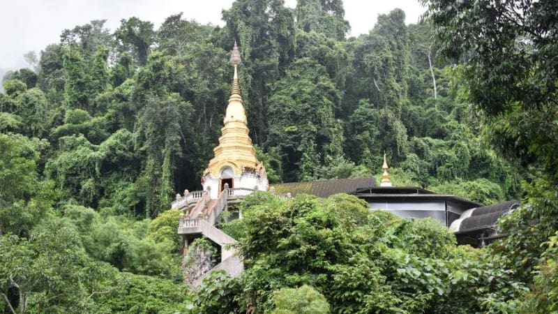 Wat Tham Pha Plong Buddhist monastery