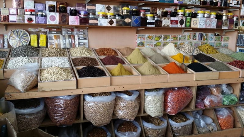 5 Days in Dubai Spice display at one of the spice souks