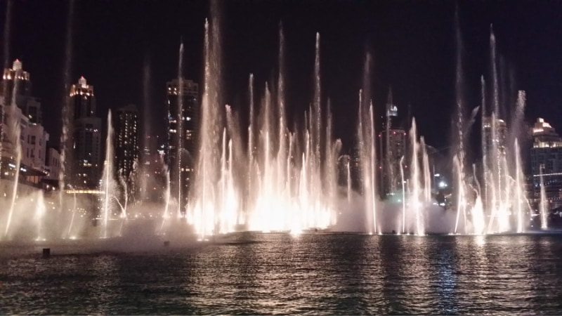 5 Days in Dubai Fountain light show one of the many things to see in Dubai during your 5 day visit