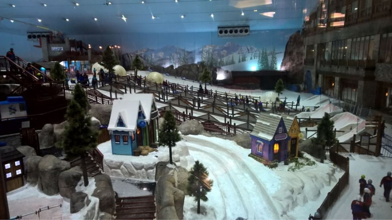 5 Days in Dubai Ski slope inside the Mall of the Emirates