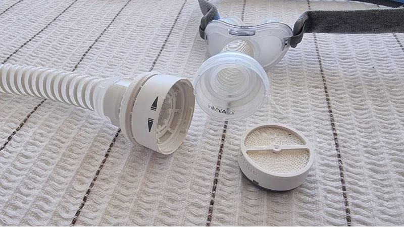 ResMed AirMini Travel CPAP ResMed AirMini humidification for nasal pillows