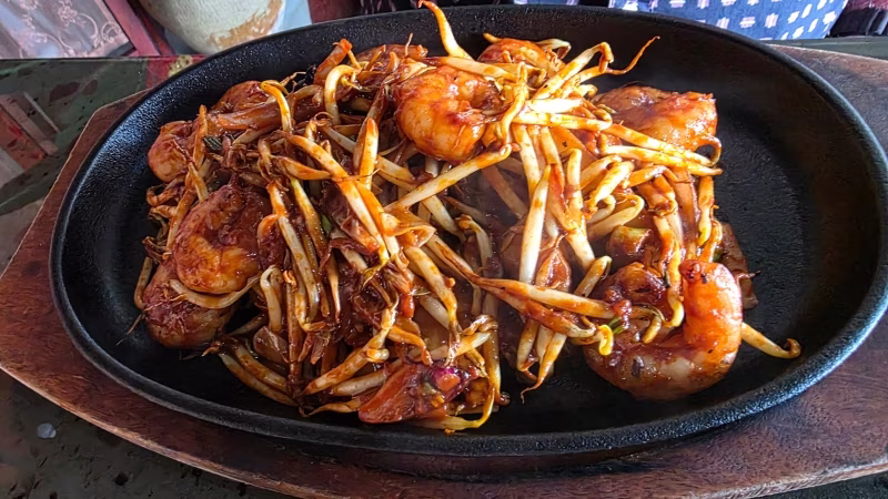 One of our best meals during our long stay was this hot plate of stir-fried prawns with bean sprouts served in a sizzling cast iron dish at a restaurant in Penang, Malaysia
